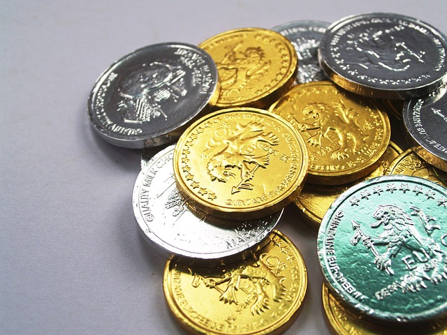 stříbrné a zlaté mince
